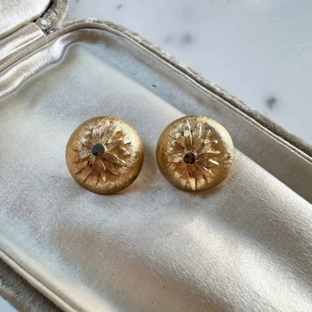 Vintage Crown Trifari Gold Tone Textured Starburst Dome Clip On Earrings Vintage